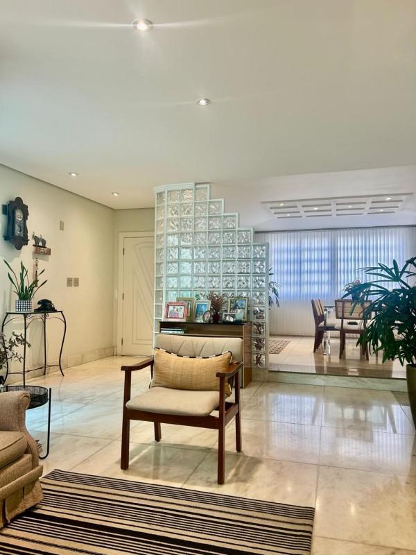 Casa, Castelo, 4 Quartos, 3 Vagas, 1 Suíte