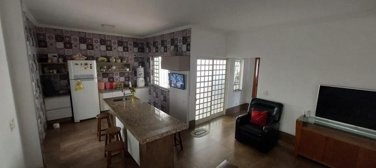 Casa, Jardim Riacho das Pedras, 3 Quartos, 10 Vagas, 1 Suíte