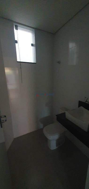 Casa, Quitandinha, 4 Quartos, 2 Vagas, 1 Suíte