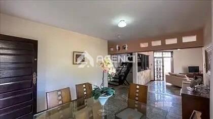 Casa, Camargos, 4 Quartos, 0 Vaga, 1 Suíte