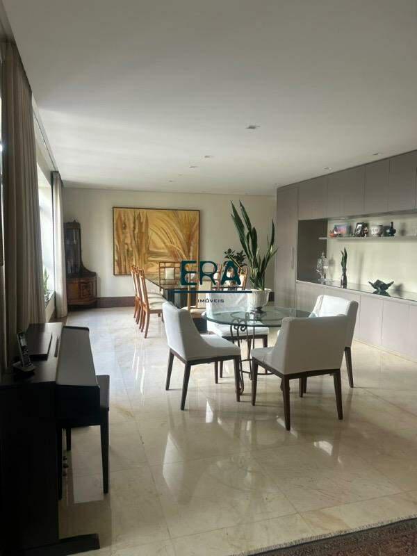 Apartamento, Funcionários, 0 Quarto, 4 Vagas, 3 Suítes