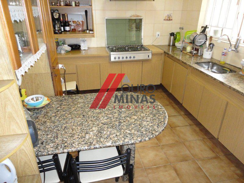 Casa, Sagrada Família, 4 Quartos, 5 Vagas, 1 Suíte