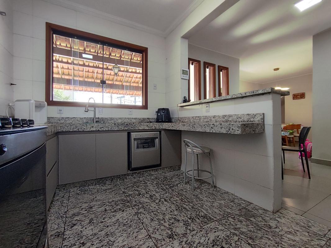 Casa, Nova Suíssa, 4 Quartos, 5 Vagas, 4 Suítes