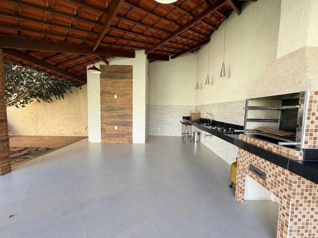 Casa, Castelo, 3 Quartos, 8 Vagas, 1 Suíte