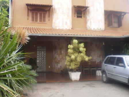 Casa, Santa Terezinha, 3 Quartos, 8 Vagas, 1 Suíte