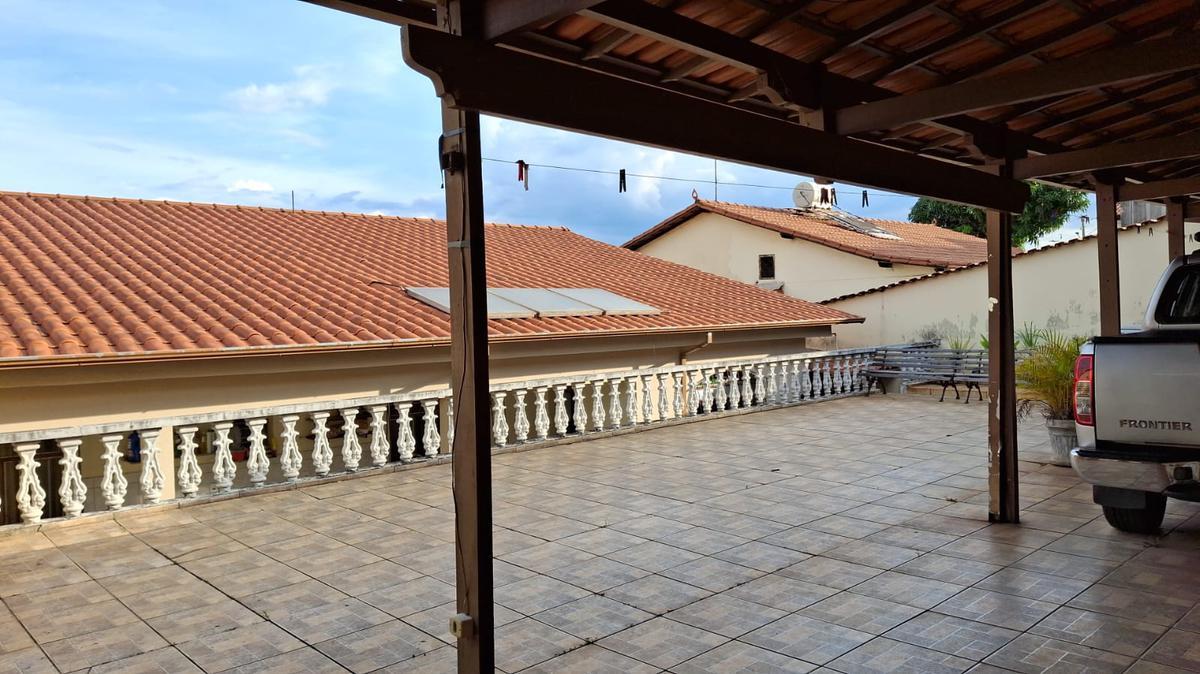 Casa, Industrial, 3 Quartos, 6 Vagas, 1 Suíte