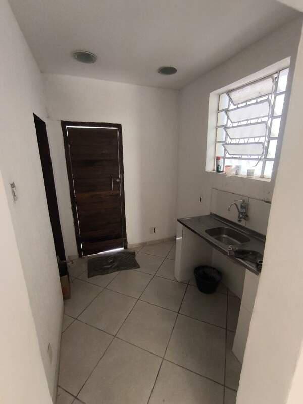 Casa Comercial, Prado, 2 Quartos, 0 Vaga