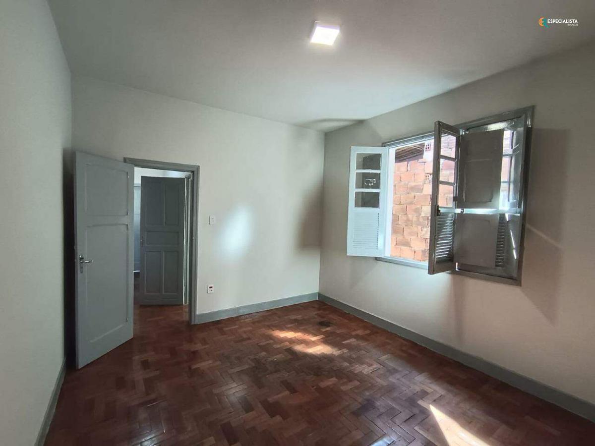 Casa, Sagrada Família, 2 Quartos, 0 Vaga