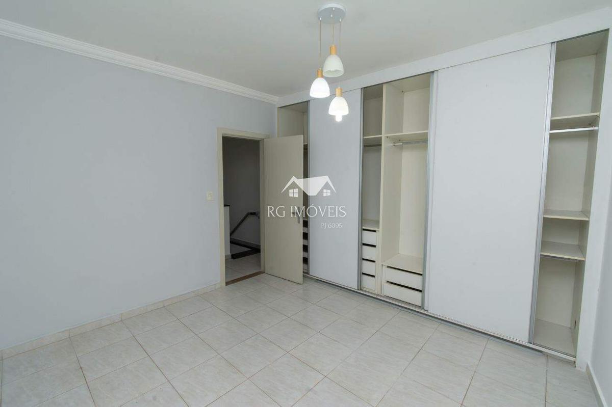 Casa, Milionários, 4 Quartos, 11 Vagas, 1 Suíte