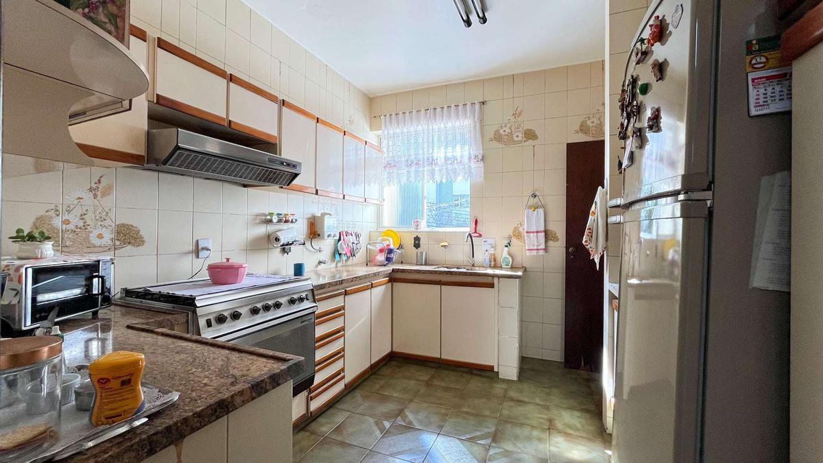 Casa, Luxemburgo, 5 Quartos, 4 Vagas, 2 Suítes