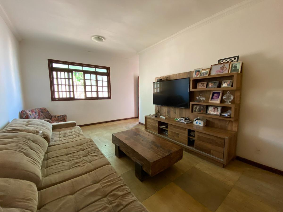 Casa, Braúnas, 3 Quartos, 7 Vagas, 3 Suítes