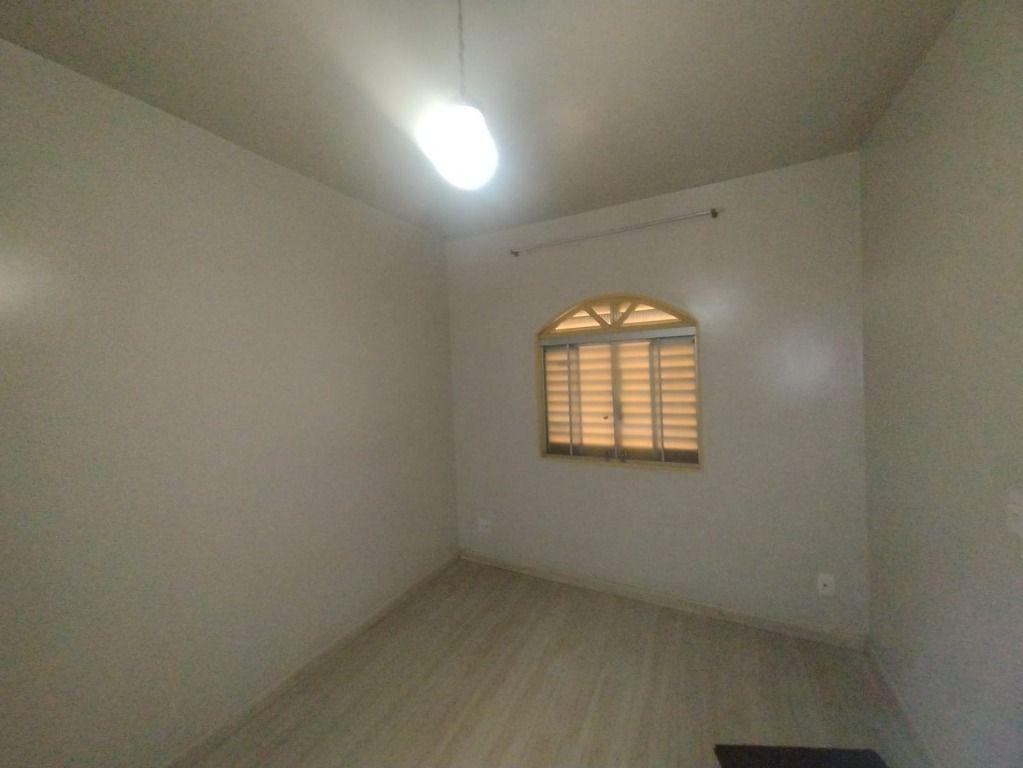 Prédio, Centro, 0 Quarto, 0 Vaga