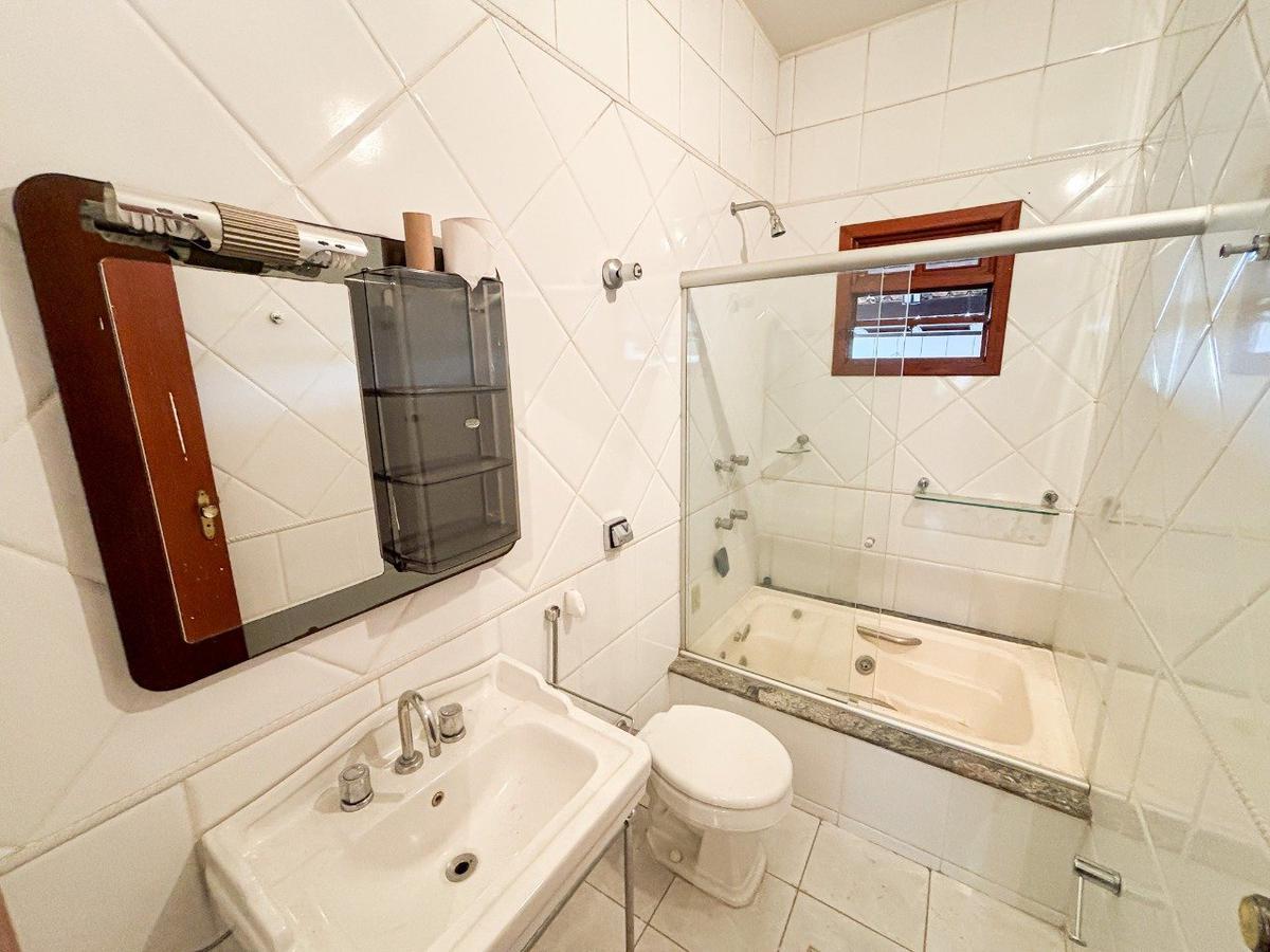 Casa, Três Barras, 5 Quartos, 3 Vagas, 1 Suíte