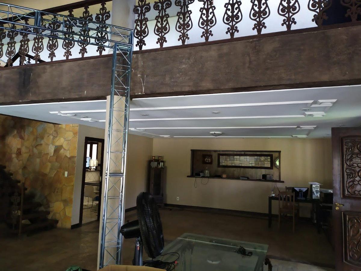 Casa, Trevo, 3 Quartos, 10 Vagas, 1 Suíte