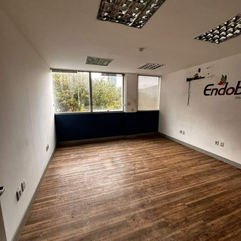 Andar, Estoril, 0 Quarto, 4 Vagas