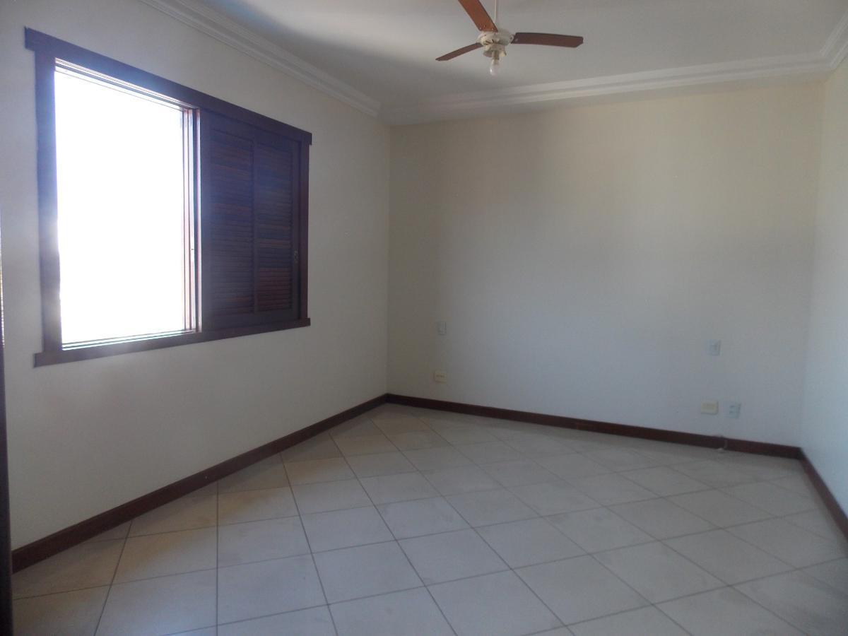 Casa, Havaí, 4 Quartos, 8 Vagas, 2 Suítes