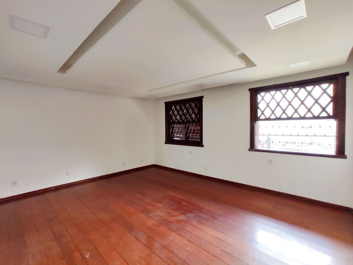Casa Comercial, São José, 6 Quartos, 4 Vagas, 2 Suítes