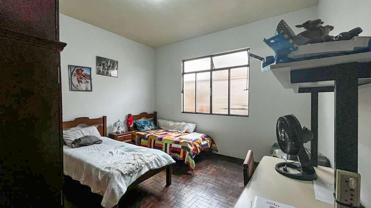 Casa, Santa Terezinha, 4 Quartos, 5 Vagas, 1 Suíte
