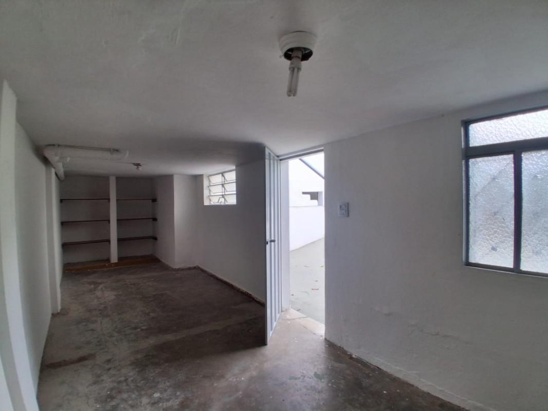 Casa, Cachoeirinha, 3 Quartos, 4 Vagas, 1 Suíte