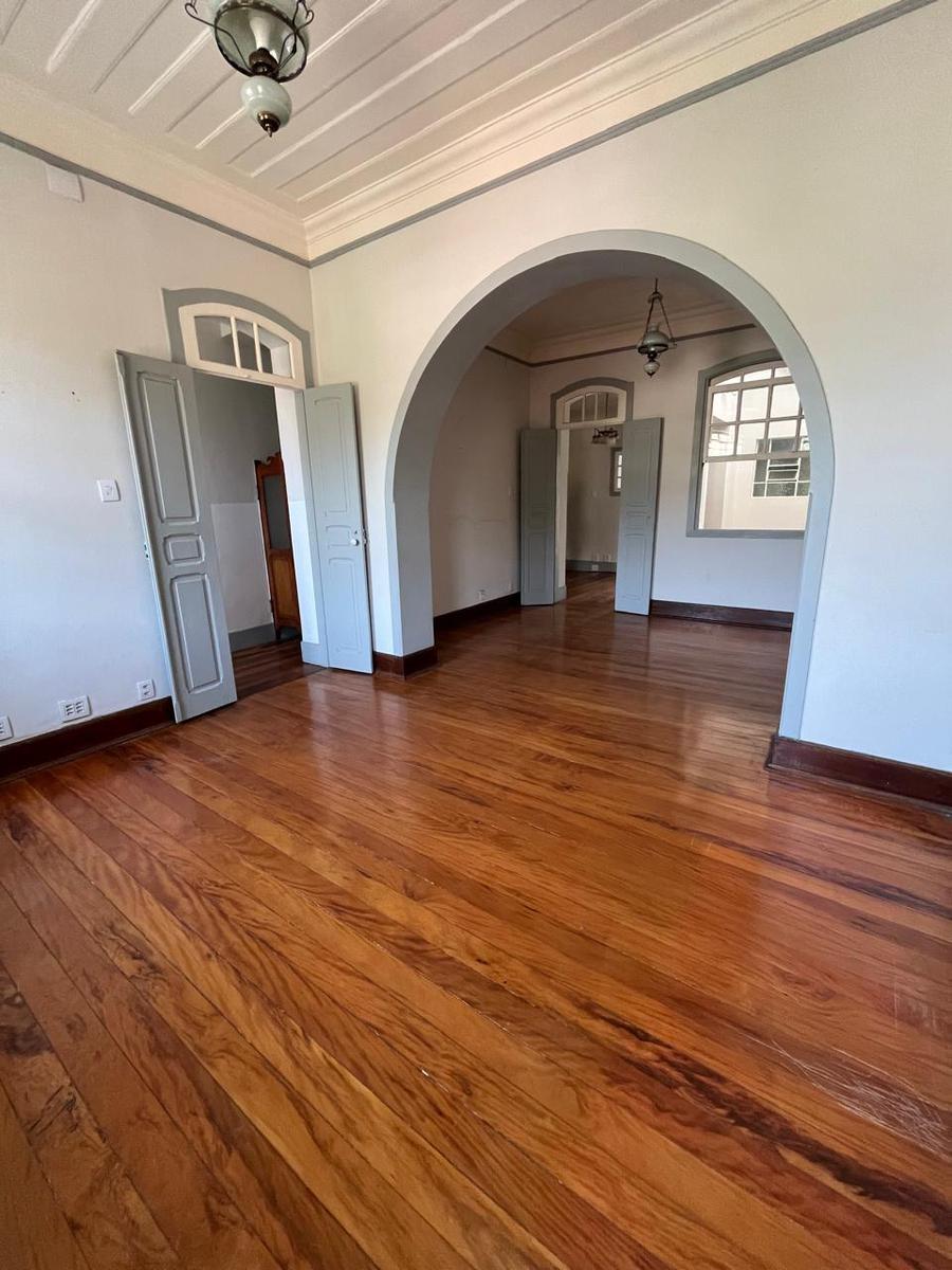 Casa, Centro, 5 Quartos, 0 Vaga, 1 Suíte