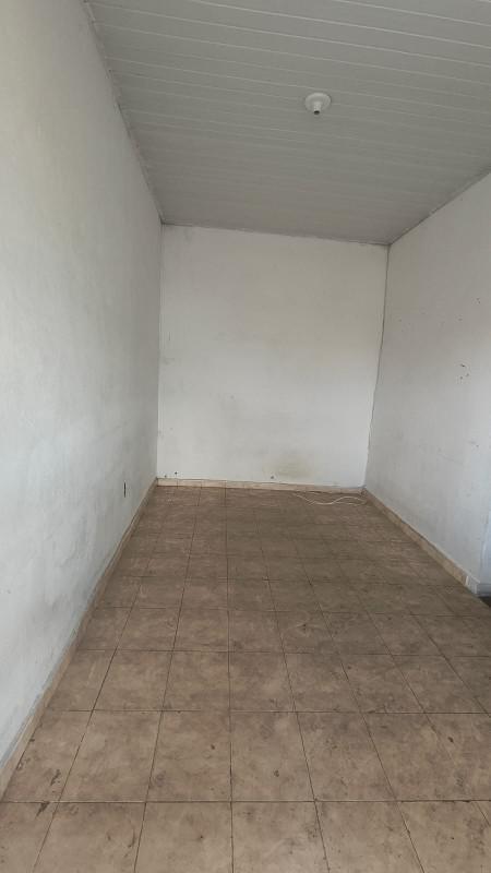 Casa, Industrial, 3 Quartos, 2 Vagas, 1 Suíte