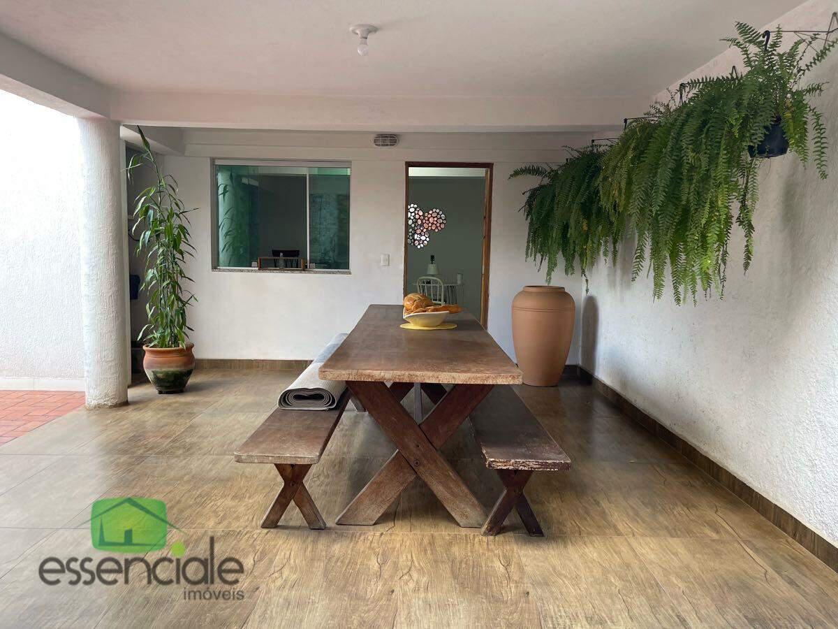 Casa, Santa Cruz Industrial, 3 Quartos, 5 Vagas, 1 Suíte