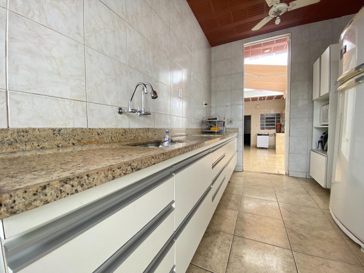 Casa, Carlos Prates, 4 Quartos, 0 Vaga, 1 Suíte