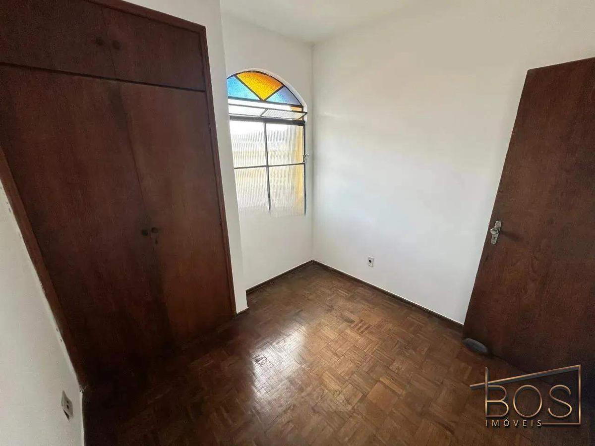 Apartamento, Sagrada Família, 2 Quartos, 0 Vaga