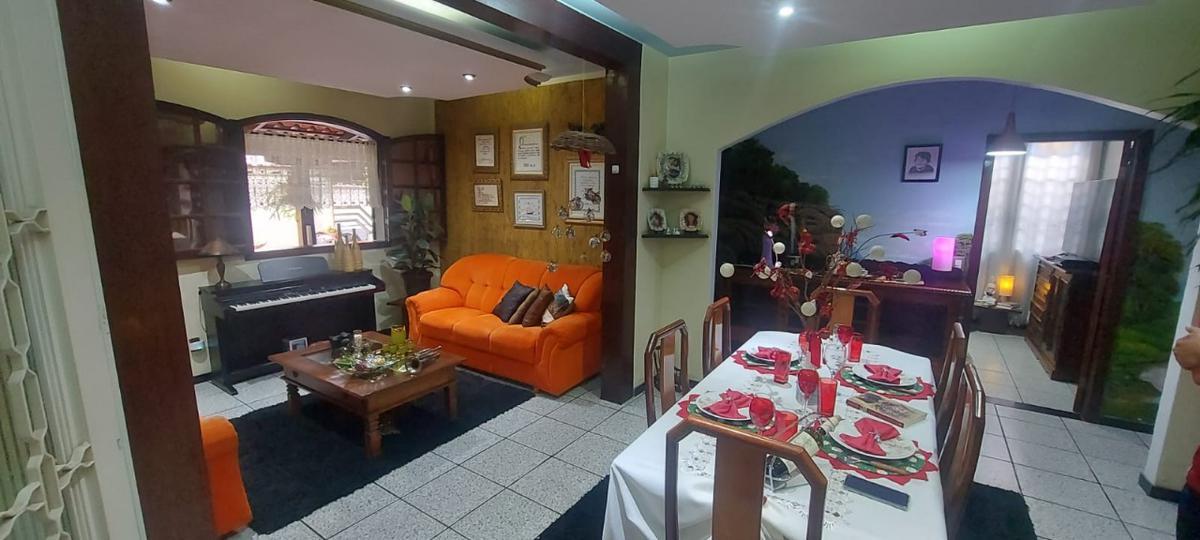 Casa, Petropolis, 3 Quartos, 2 Vagas, 1 Suíte