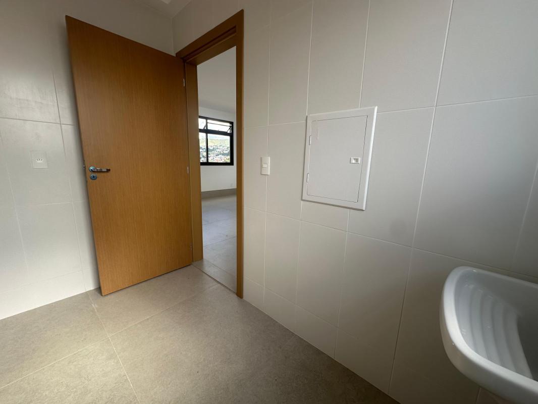 Cobertura, Esplanada, 4 Quartos, 2 Vagas, 1 Suíte