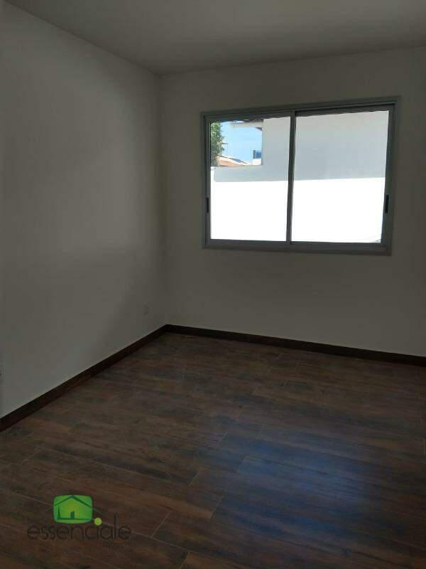 Casa, Centro, 3 Quartos, 2 Vagas, 1 Suíte