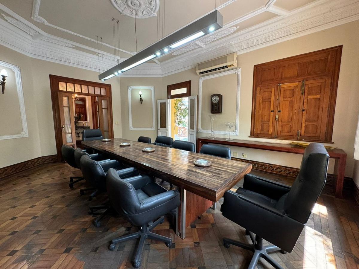 Casa, Funcionários, 10 Quartos, 30 Vagas, 5 Suítes
