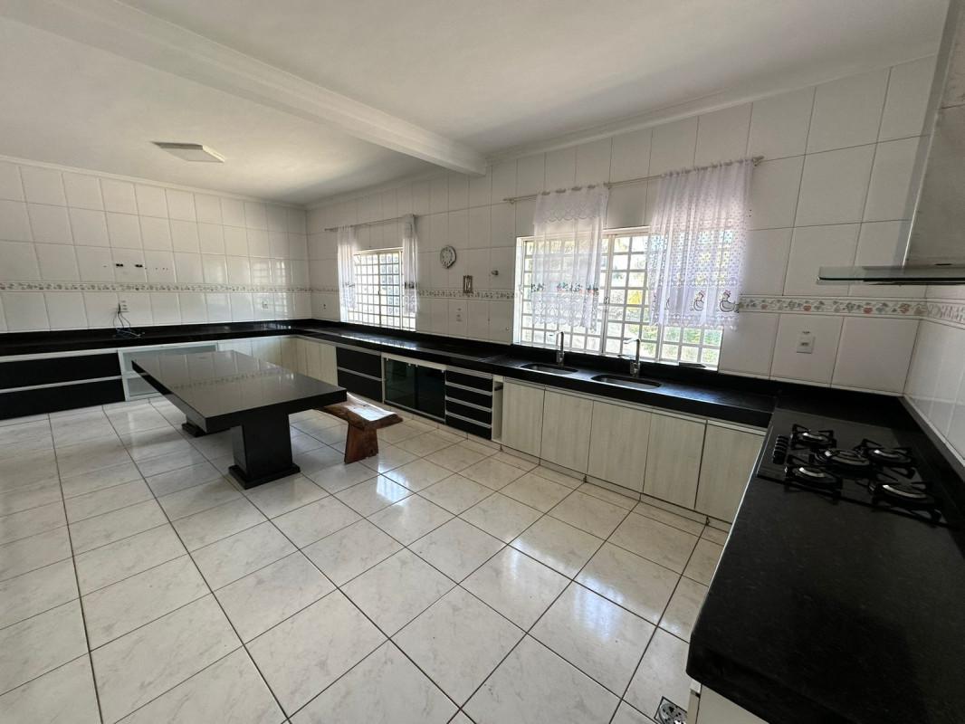 Casa, Chácaras Reunidas Santa Terezinha, 6 Quartos, 15 Vagas, 4 Suítes