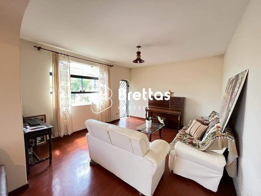 Casa, Centro, 5 Quartos, 2 Vagas, 4 Suítes