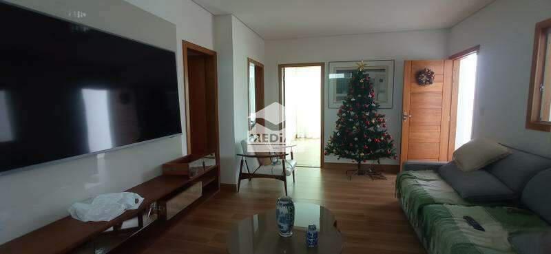 Casa, Colégio Batista, 5 Quartos, 2 Vagas, 2 Suítes
