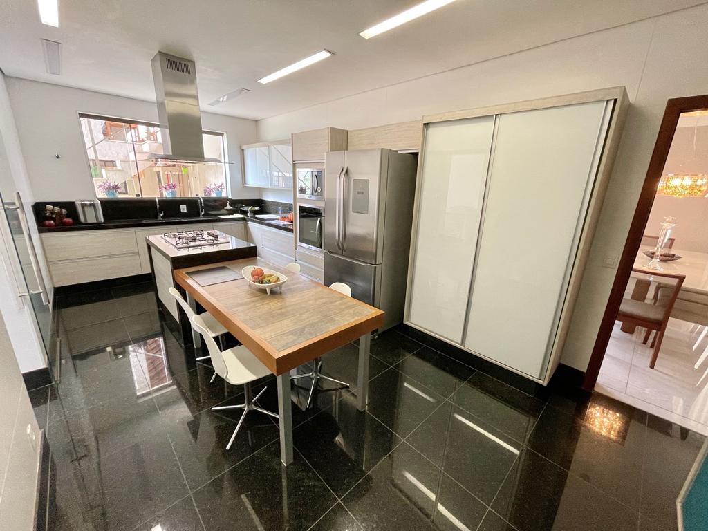 Casa, Bandeirantes (pampulha), 4 Quartos, 8 Vagas, 2 Suítes