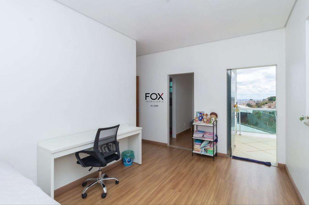 Casa, Estoril, 4 Quartos, 3 Vagas, 4 Suítes