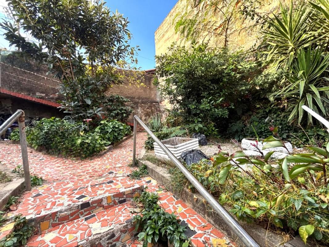 Lote, Sagrada Família, 0 Quarto, 0 Vaga