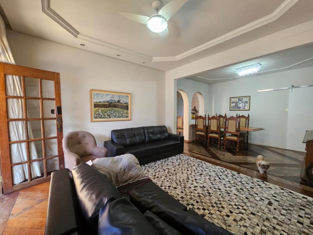 Casa, João Pinheiro, 3 Quartos, 10 Vagas, 2 Suítes