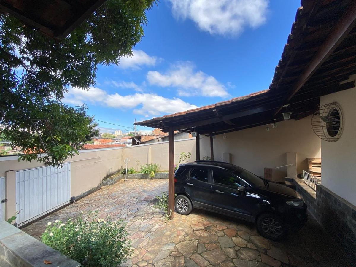 Casa, Horto, 4 Quartos, 7 Vagas, 2 Suítes