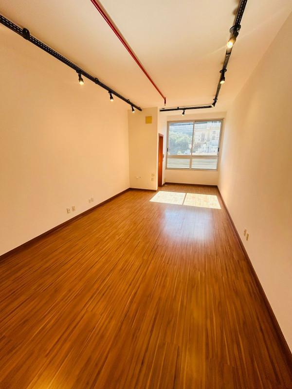 Sala, Estoril, 0 Quarto, 2 Vagas