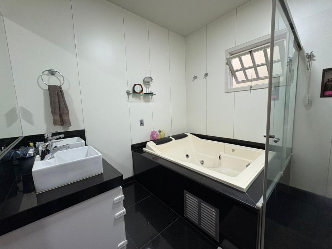 Casa, Serrano, 5 Quartos, 5 Vagas, 1 Suíte