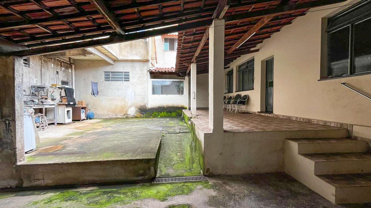 Casa, Santa Terezinha, 4 Quartos, 5 Vagas, 1 Suíte