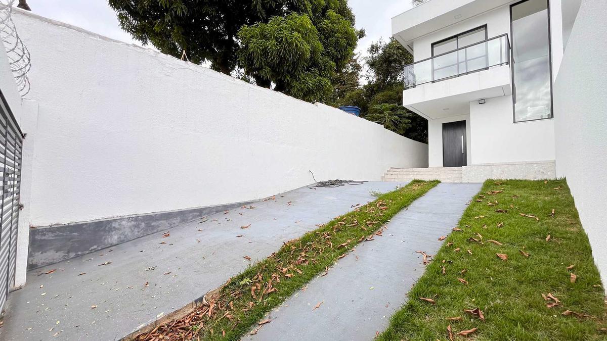 Casa, Santa Branca, 3 Quartos, 2 Vagas, 1 Suíte