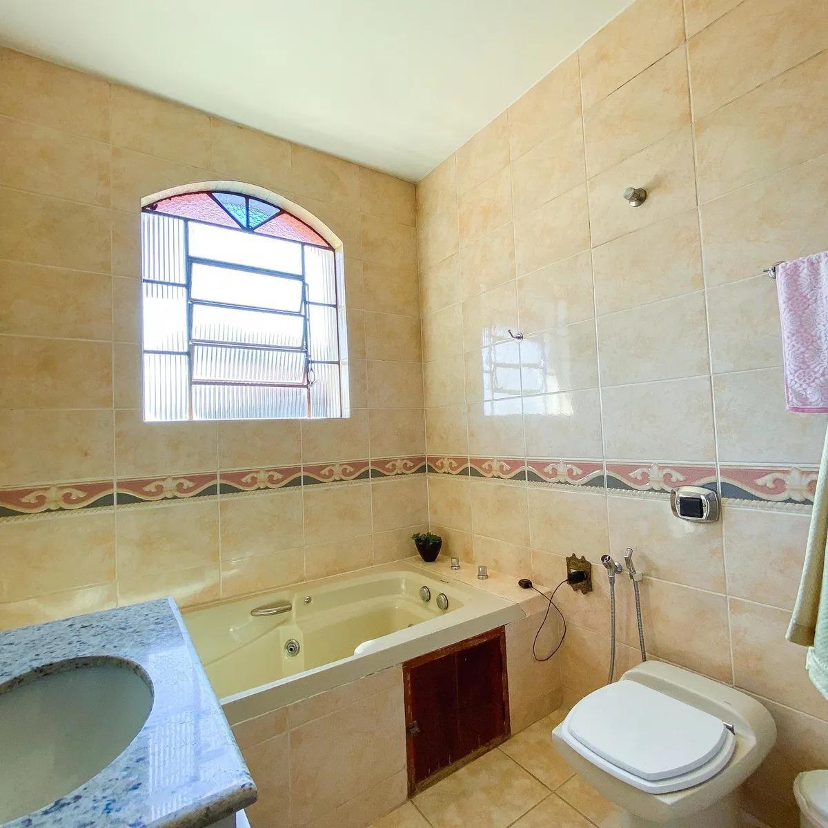 Casa, Palmeiras, 5 Quartos, 8 Vagas, 1 Suíte