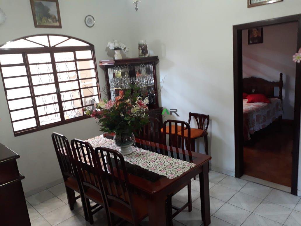 Casa, Industrial São Luiz, 4 Quartos, 4 Vagas, 2 Suítes