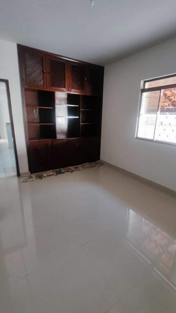 Casa, Centro, 4 Quartos, 5 Vagas, 1 Suíte