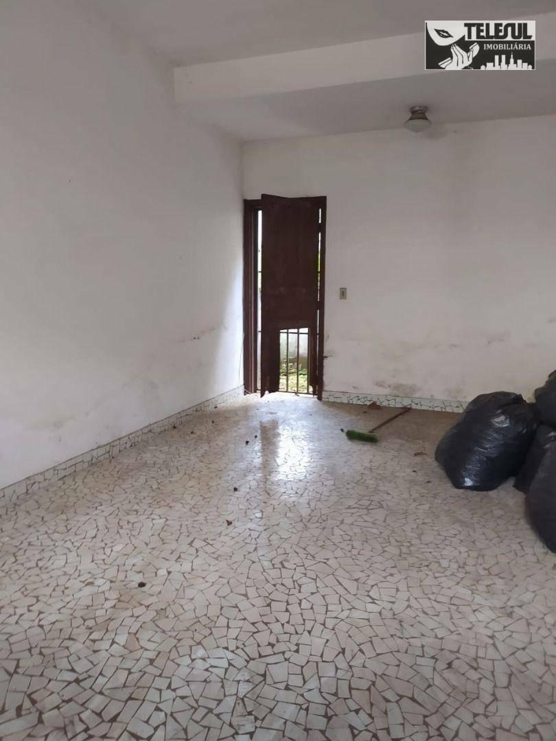 Casa, Centro, 4 Quartos, 0 Vaga, 1 Suíte
