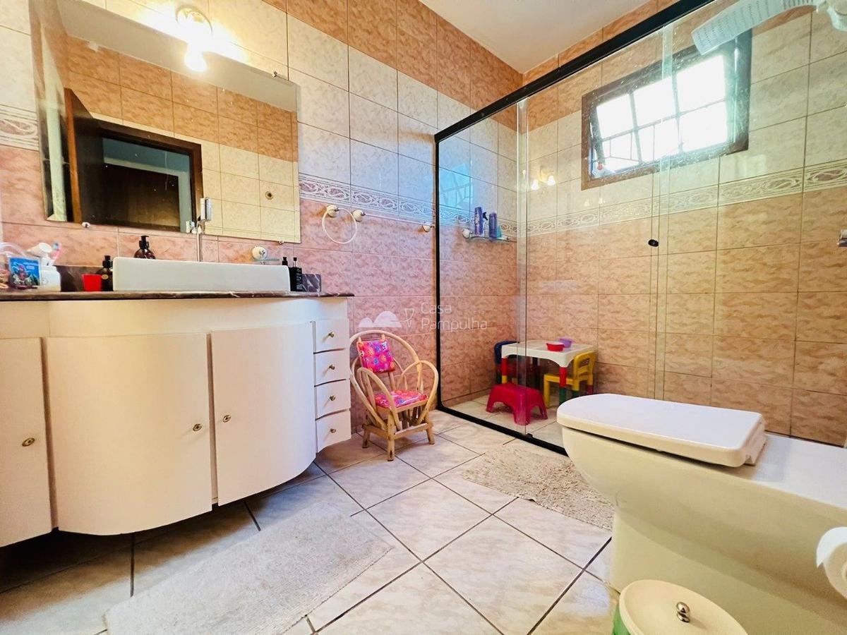 Casa, Santa Branca, 5 Quartos, 4 Vagas, 2 Suítes