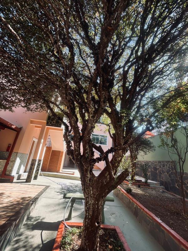 Casa Comercial, Colégio Batista, 4 Quartos, 3 Vagas, 2 Suítes